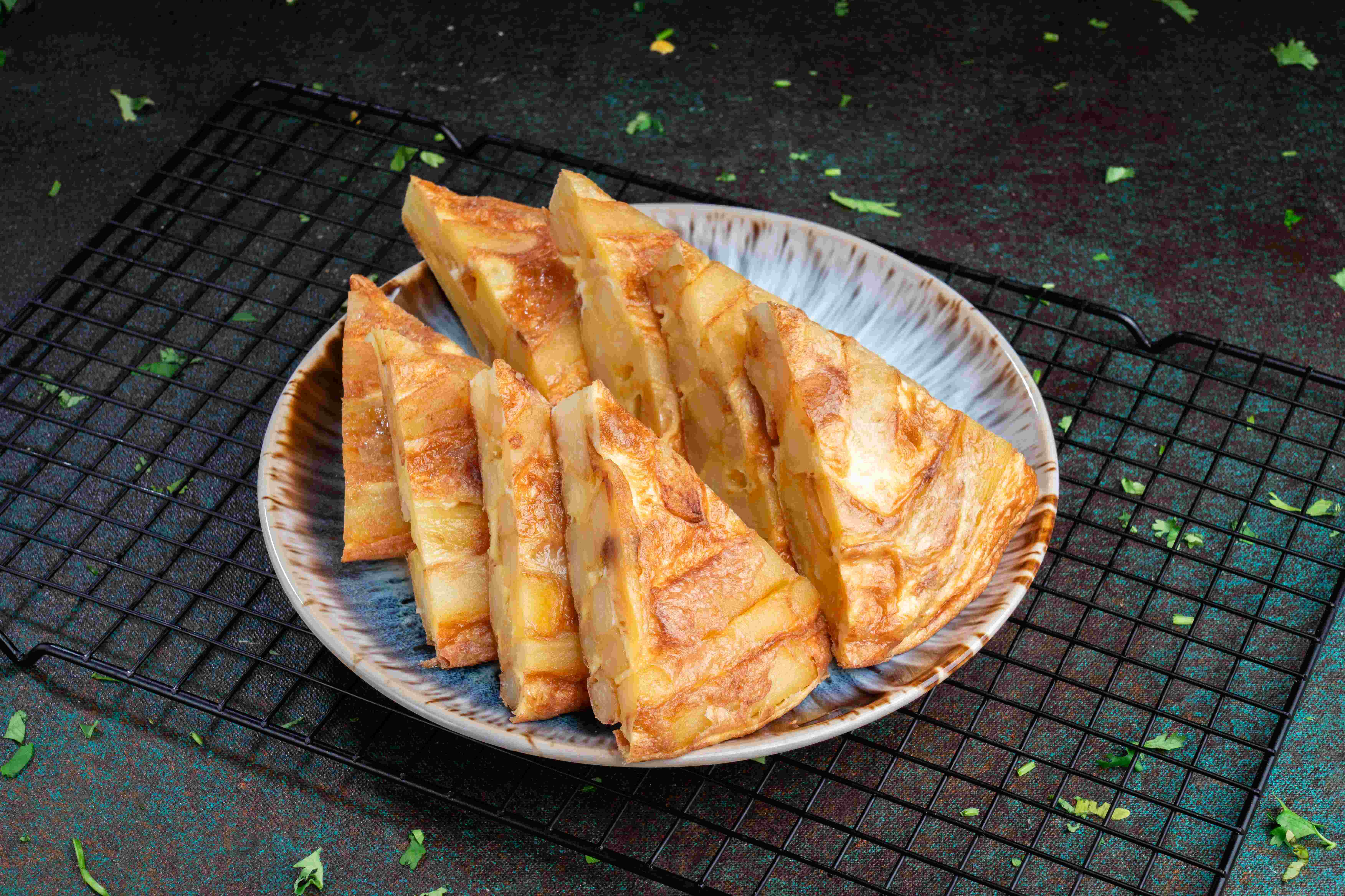 Zege (Omelette with French Fries)