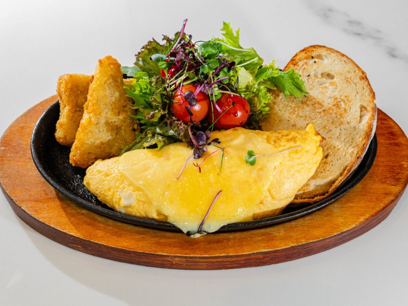 CHEESE OMELET