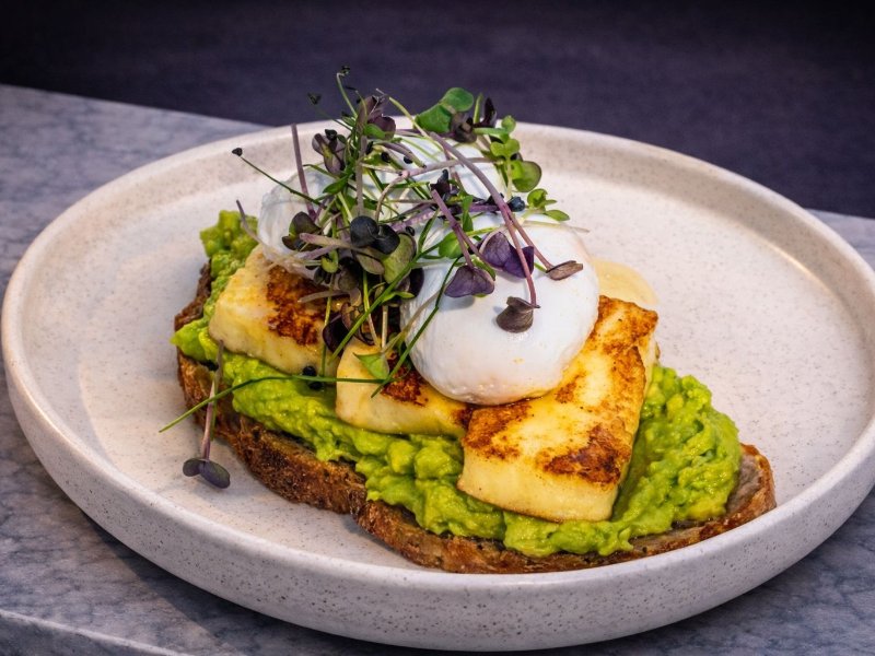 HALLOUMI & AVO