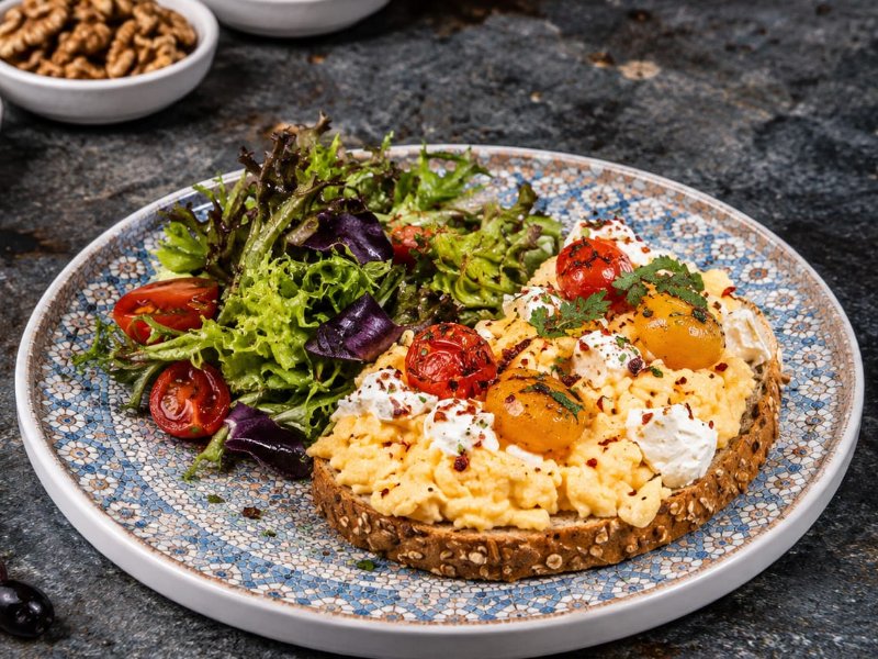 avocado & scrambled eggs toast